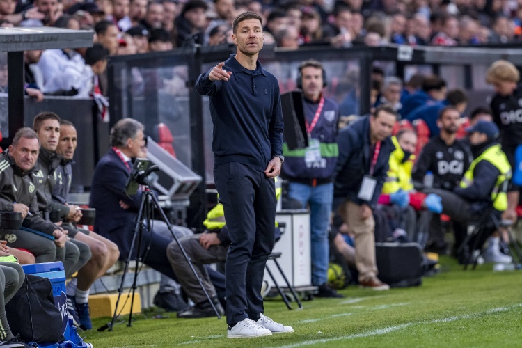 星空体育app下载-也很惊讶！TA：巴萨更衣室没想到阿隆索西超杯决赛第二天就下课了