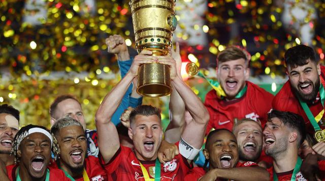 星空体育app官方网站-卫冕德国杯是迈向豪门的标志or分崩离析的开始？