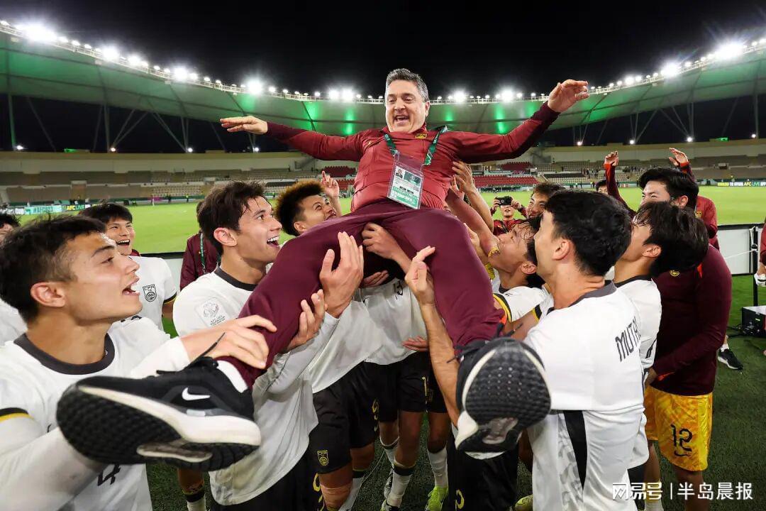星空体育app官方网站-U23国足更衣室狂欢庆祝，主帅安东尼奥：先享受今天再考虑日本