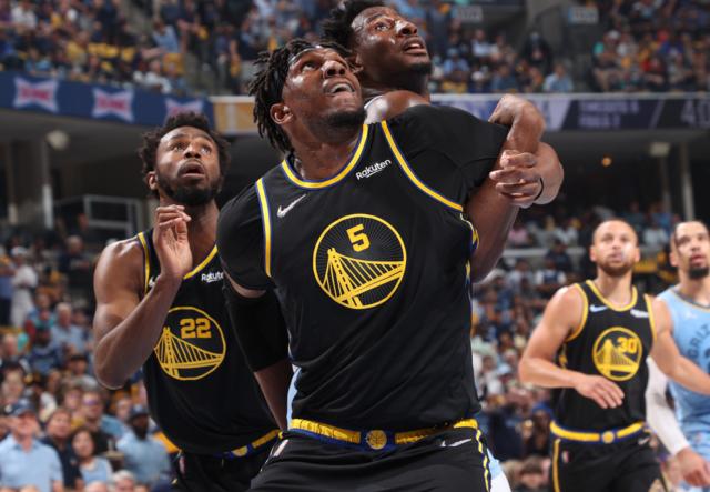 星空体育app官方网站-狂摘22板统治禁区 勇士悍将成为逆转形势的胜负手