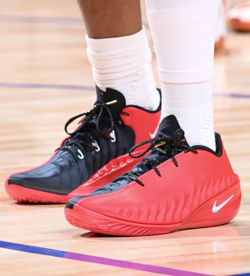 星空体育app下载-红蓝鸳鸯！汤普森兄弟均穿着G.T Cut4迎来正面对决