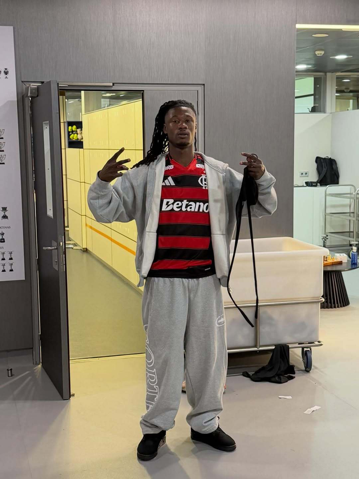 维修斯ins发文引皇马球迷关注|足球|皇家马德里_新浪体育_新浪新闻