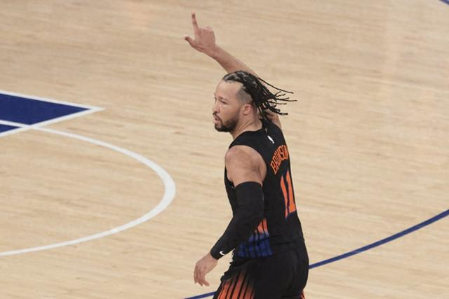 星空体育app-只差13分!库里保持了9年的NBA历史纪录,即将被布伦森打破|斯蒂芬·库里|季后赛|尼克斯|总决赛|圣安东尼奥马刺队_新浪体育_新浪新闻